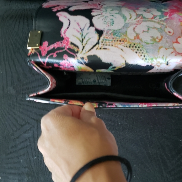 Handbag - Picture 3 of 4